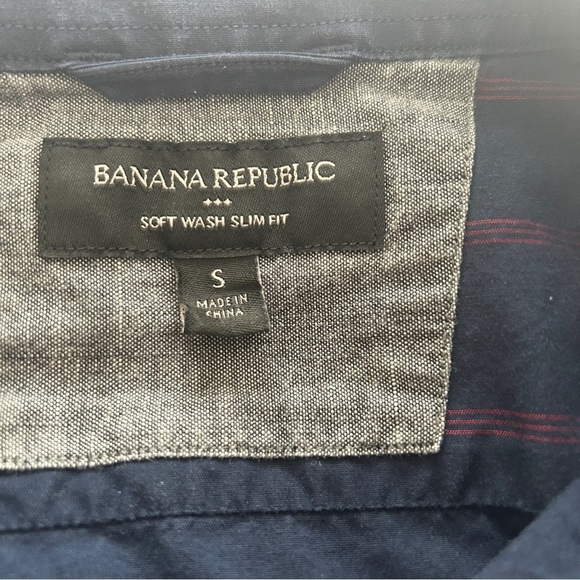 Banana Republic Casual Button-Down Shirt Navy Blue Red Stripe Men's size Small - Picture 8 of 10